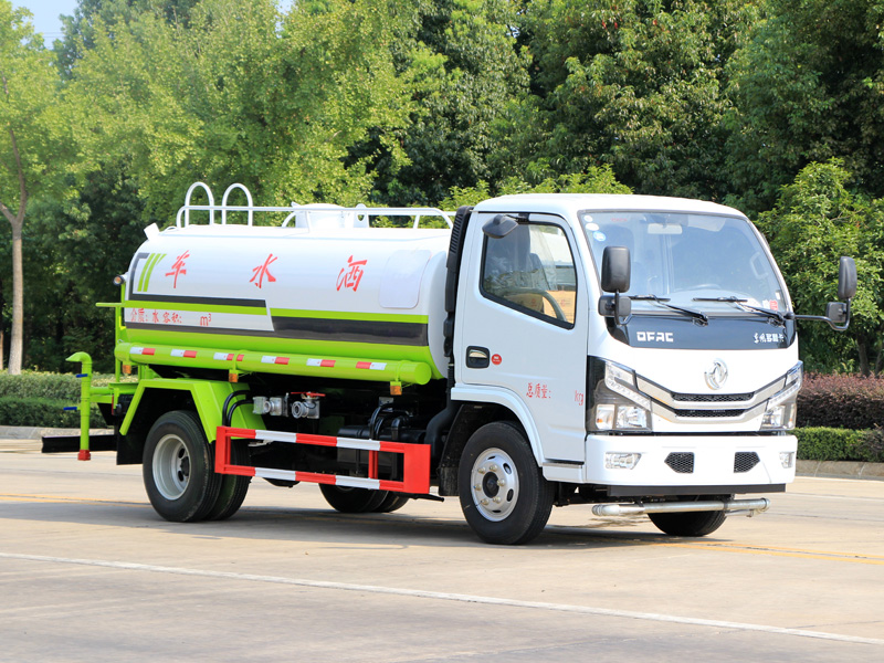 東風小多利卡5方灑水車
